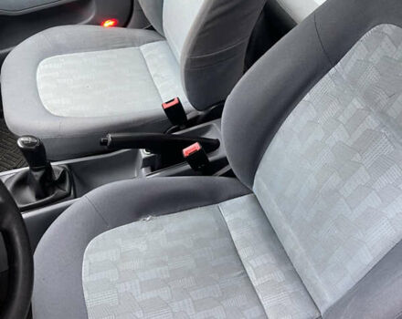 Серый Шкода Фабия, объемом двигателя 1.39 л и пробегом 252 тыс. км за 4200 $, фото 5 на Automoto.ua