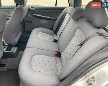 Серый Шкода Фабия, объемом двигателя 1.39 л и пробегом 195 тыс. км за 4200 $, фото 6 на Automoto.ua