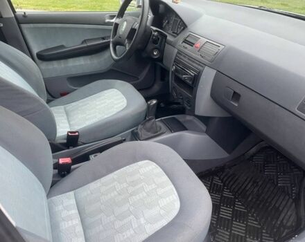 Серый Шкода Фабия, объемом двигателя 1.4 л и пробегом 252 тыс. км за 4200 $, фото 4 на Automoto.ua