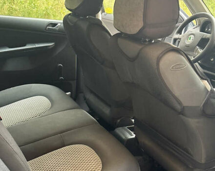 Серый Шкода Фабия, объемом двигателя 1.39 л и пробегом 210 тыс. км за 3650 $, фото 18 на Automoto.ua