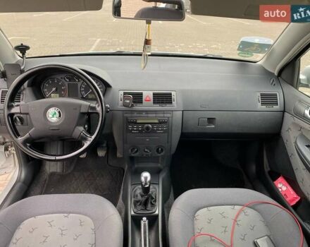 Сірий Шкода Фабія, об'ємом двигуна 1.39 л та пробігом 195 тис. км за 4400 $, фото 5 на Automoto.ua