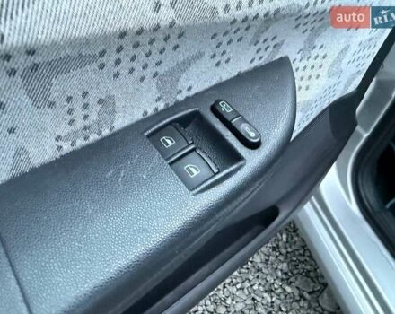 Серый Шкода Фабия, объемом двигателя 1.39 л и пробегом 239 тыс. км за 3500 $, фото 16 на Automoto.ua