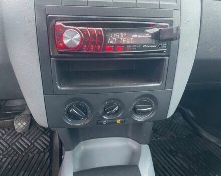 Серый Шкода Фабия, объемом двигателя 1.4 л и пробегом 252 тыс. км за 4200 $, фото 10 на Automoto.ua