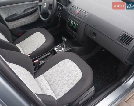 Сірий Шкода Фабія, об'ємом двигуна 1.39 л та пробігом 277 тис. км за 4400 $, фото 25 на Automoto.ua