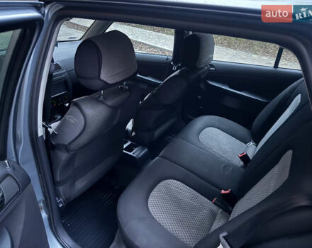 Серый Шкода Фабия, объемом двигателя 1.39 л и пробегом 211 тыс. км за 3799 $, фото 7 на Automoto.ua