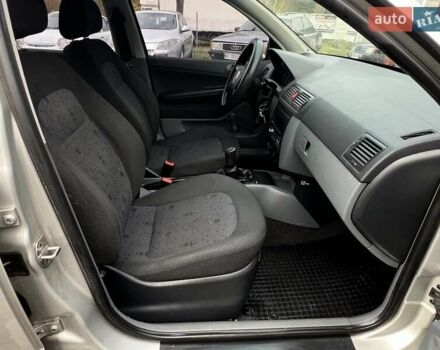 Шкода Фабия 2003 в Львове на Automoto.ua Серый Шкода Фабия, объемом двигателя 1.39 л и пробегом 167 тыс. км за 3150 $, фото 24 на Automoto.ua