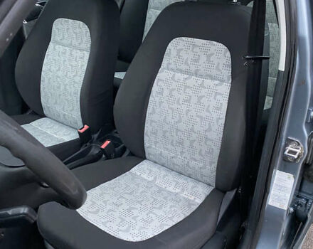 Серый Шкода Фабия, объемом двигателя 1.39 л и пробегом 276 тыс. км за 3999 $, фото 28 на Automoto.ua