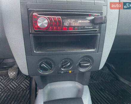 Серый Шкода Фабия, объемом двигателя 1.39 л и пробегом 252 тыс. км за 4200 $, фото 10 на Automoto.ua