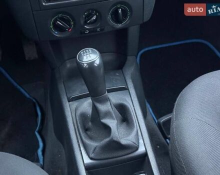 Серый Шкода Фабия, объемом двигателя 1.39 л и пробегом 239 тыс. км за 3500 $, фото 20 на Automoto.ua