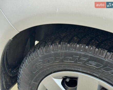 Серый Шкода Фабия, объемом двигателя 1.39 л и пробегом 208 тыс. км за 3999 $, фото 11 на Automoto.ua