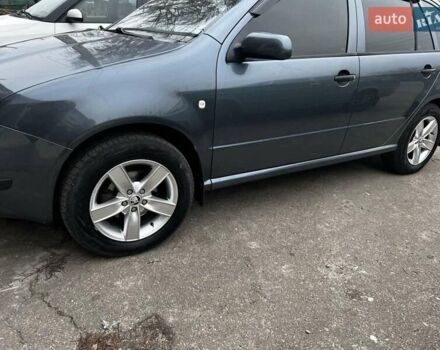 Сірий Шкода Фабія, об'ємом двигуна 1.39 л та пробігом 175 тис. км за 4200 $, фото 3 на Automoto.ua