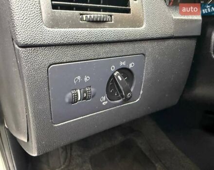 Серый Шкода Фабия, объемом двигателя 1.39 л и пробегом 178 тыс. км за 5100 $, фото 7 на Automoto.ua