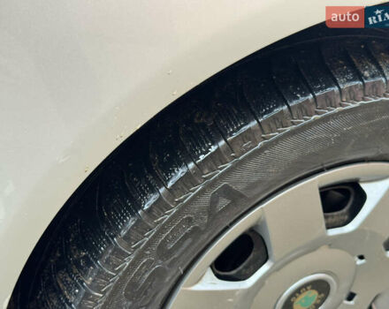 Серый Шкода Фабия, объемом двигателя 1.39 л и пробегом 208 тыс. км за 3999 $, фото 10 на Automoto.ua