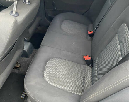 Серый Шкода Фабия, объемом двигателя 1.4 л и пробегом 253 тыс. км за 2800 $, фото 7 на Automoto.ua