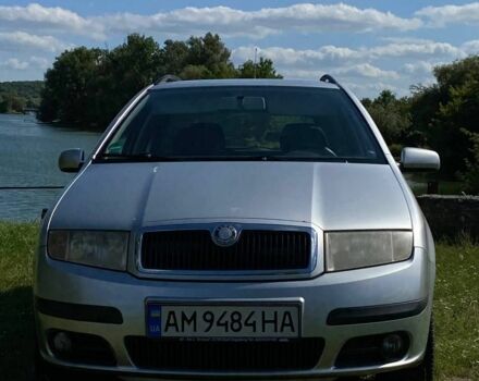 Серый Шкода Фабия, объемом двигателя 1.4 л и пробегом 201 тыс. км за 5100 $, фото 2 на Automoto.ua