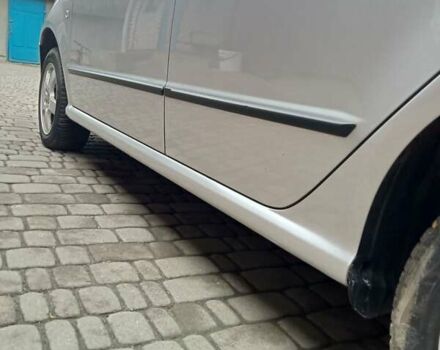 Серый Шкода Фабия, объемом двигателя 1.39 л и пробегом 257 тыс. км за 4200 $, фото 5 на Automoto.ua