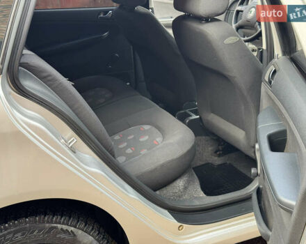 Серый Шкода Фабия, объемом двигателя 1.39 л и пробегом 208 тыс. км за 3999 $, фото 24 на Automoto.ua