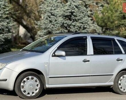 Сірий Шкода Фабія, об'ємом двигуна 1.39 л та пробігом 242 тис. км за 3900 $, фото 1 на Automoto.ua