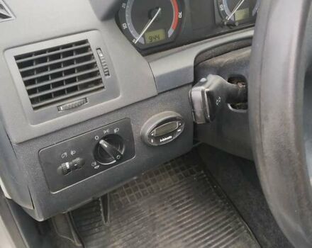 Серый Шкода Фабия, объемом двигателя 1.4 л и пробегом 250 тыс. км за 4100 $, фото 6 на Automoto.ua