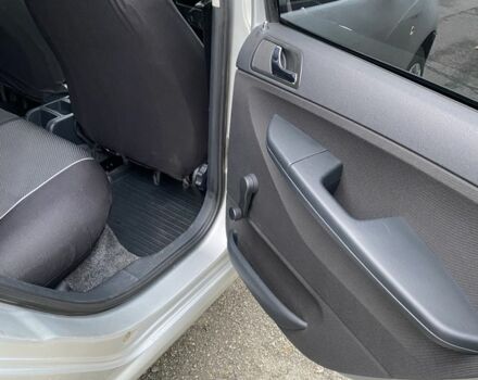 Серый Шкода Фабия, объемом двигателя 1.4 л и пробегом 243 тыс. км за 4600 $, фото 9 на Automoto.ua