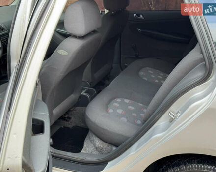 Серый Шкода Фабия, объемом двигателя 1.39 л и пробегом 208 тыс. км за 3999 $, фото 22 на Automoto.ua