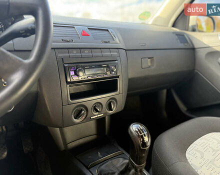 Шкода Фабия 2004 в Харькове на Automoto.ua Серый Шкода Фабия, объемом двигателя 1.39 л и пробегом 180 тыс. км за 4250 $, фото 11 на Automoto.ua
