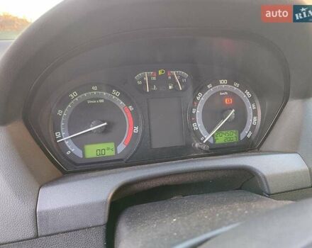Серый Шкода Фабия, объемом двигателя 1.39 л и пробегом 204 тыс. км за 2900 $, фото 8 на Automoto.ua