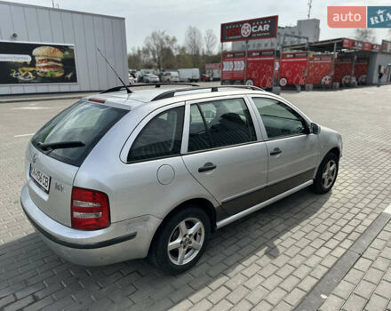 Серый Шкода Фабия, объемом двигателя 1.39 л и пробегом 208 тыс. км за 4299 $, фото 4 на Automoto.ua