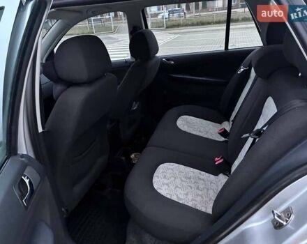 Серый Шкода Фабия, объемом двигателя 1.39 л и пробегом 256 тыс. км за 4200 $, фото 32 на Automoto.ua