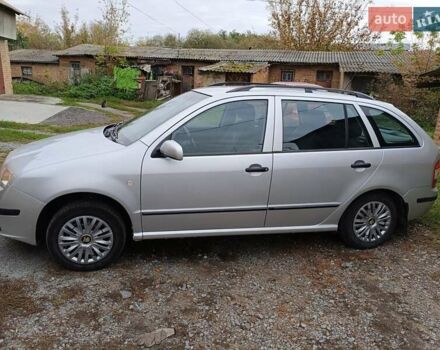Серый Шкода Фабия, объемом двигателя 1.39 л и пробегом 22 тыс. км за 5000 $, фото 5 на Automoto.ua