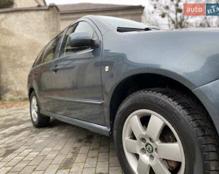 Серый Шкода Фабия, объемом двигателя 1.4 л и пробегом 258 тыс. км за 3950 $, фото 9 на Automoto.ua