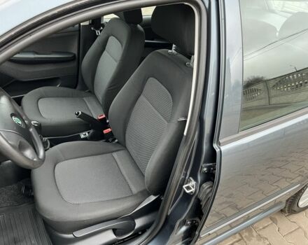 Серый Шкода Фабия, объемом двигателя 1.4 л и пробегом 266 тыс. км за 4750 $, фото 12 на Automoto.ua