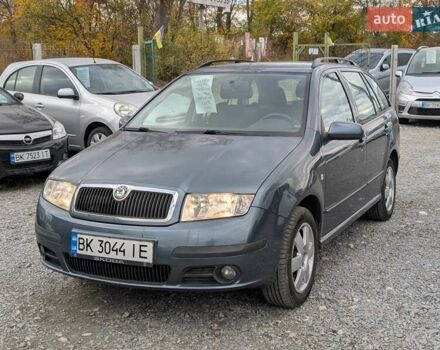 Шкода Фабия 2005 в Ровно на Automoto.ua Серый Шкода Фабия, объемом двигателя 1.39 л и пробегом 180 тыс. км за 3990 $, фото 4 на Automoto.ua