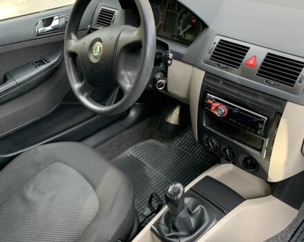 Серый Шкода Фабия, объемом двигателя 1.4 л и пробегом 225 тыс. км за 4450 $, фото 7 на Automoto.ua