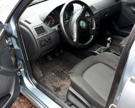 Серый Шкода Фабия, объемом двигателя 1.4 л и пробегом 165 тыс. км за 4450 $, фото 2 на Automoto.ua