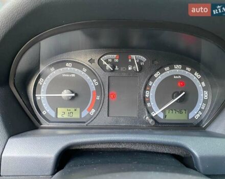 Серый Шкода Фабия, объемом двигателя 1.39 л и пробегом 177 тыс. км за 4800 $, фото 25 на Automoto.ua