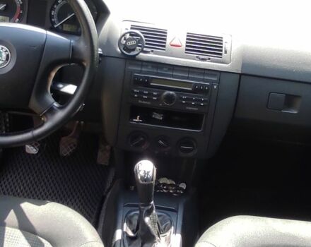 Сірий Шкода Фабія, об'ємом двигуна 1.4 л та пробігом 310 тис. км за 3600 $, фото 6 на Automoto.ua