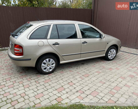 Шкода Фабия 2005 в Ровно на Automoto.ua Серый Шкода Фабия, объемом двигателя 1.39 л и пробегом 230 тыс. км за 4000 $, фото 2 на Automoto.ua
