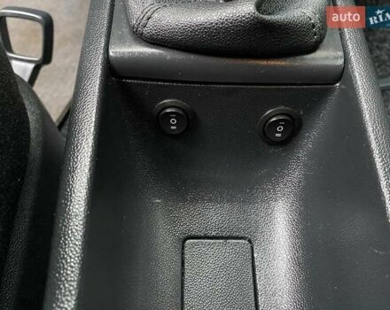 Серый Шкода Фабия, объемом двигателя 1.39 л и пробегом 177 тыс. км за 4800 $, фото 26 на Automoto.ua