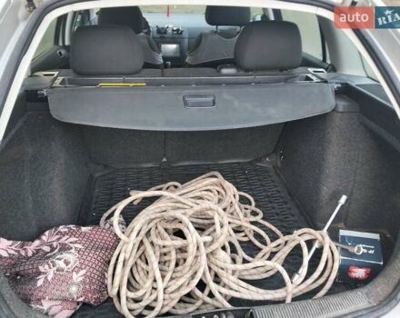 Серый Шкода Фабия, объемом двигателя 1.4 л и пробегом 307 тыс. км за 3700 $, фото 3 на Automoto.ua