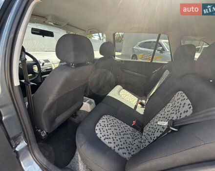 Серый Шкода Фабия, объемом двигателя 1.4 л и пробегом 272 тыс. км за 4500 $, фото 18 на Automoto.ua