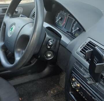 Серый Шкода Фабия, объемом двигателя 1.39 л и пробегом 222 тыс. км за 3500 $, фото 4 на Automoto.ua