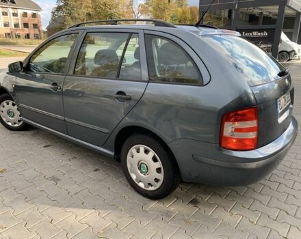 Серый Шкода Фабия, объемом двигателя 1.4 л и пробегом 225 тыс. км за 4450 $, фото 2 на Automoto.ua