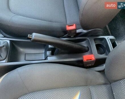 Серый Шкода Фабия, объемом двигателя 1.39 л и пробегом 191 тыс. км за 4550 $, фото 46 на Automoto.ua