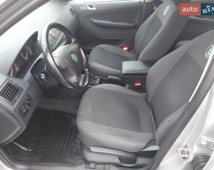 Серый Шкода Фабия, объемом двигателя 1.39 л и пробегом 100 тыс. км за 4700 $, фото 10 на Automoto.ua