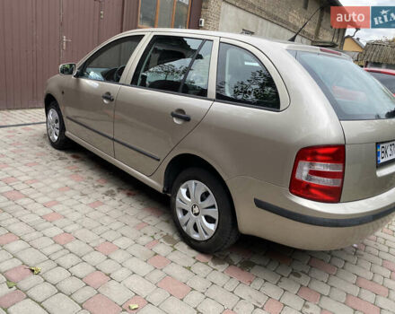 Шкода Фабия 2005 в Ровно на Automoto.ua Серый Шкода Фабия, объемом двигателя 1.39 л и пробегом 230 тыс. км за 4000 $, фото 5 на Automoto.ua
