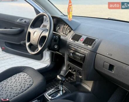 Сірий Шкода Фабія, об'ємом двигуна 1.39 л та пробігом 164 тис. км за 3999 $, фото 21 на Automoto.ua