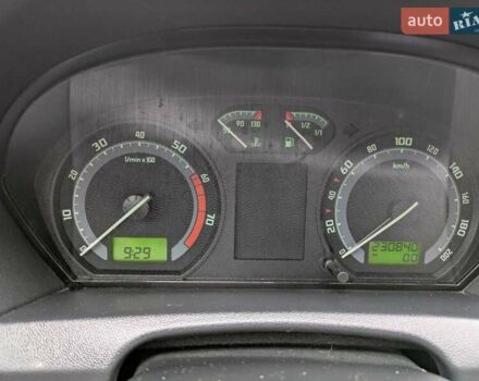 Серый Шкода Фабия, объемом двигателя 1.39 л и пробегом 230 тыс. км за 5000 $, фото 5 на Automoto.ua