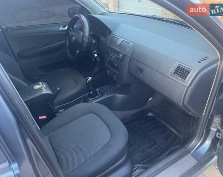 Серый Шкода Фабия, объемом двигателя 1.39 л и пробегом 197 тыс. км за 3950 $, фото 6 на Automoto.ua