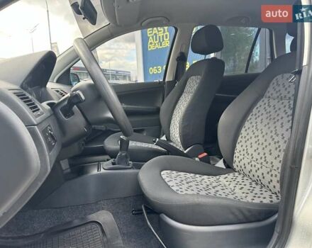 Шкода Фабия 2006 в Киеве на Automoto.ua Серый Шкода Фабия, объемом двигателя 1.2 л и пробегом 158 тыс. км за 4690 $, фото 15 на Automoto.ua